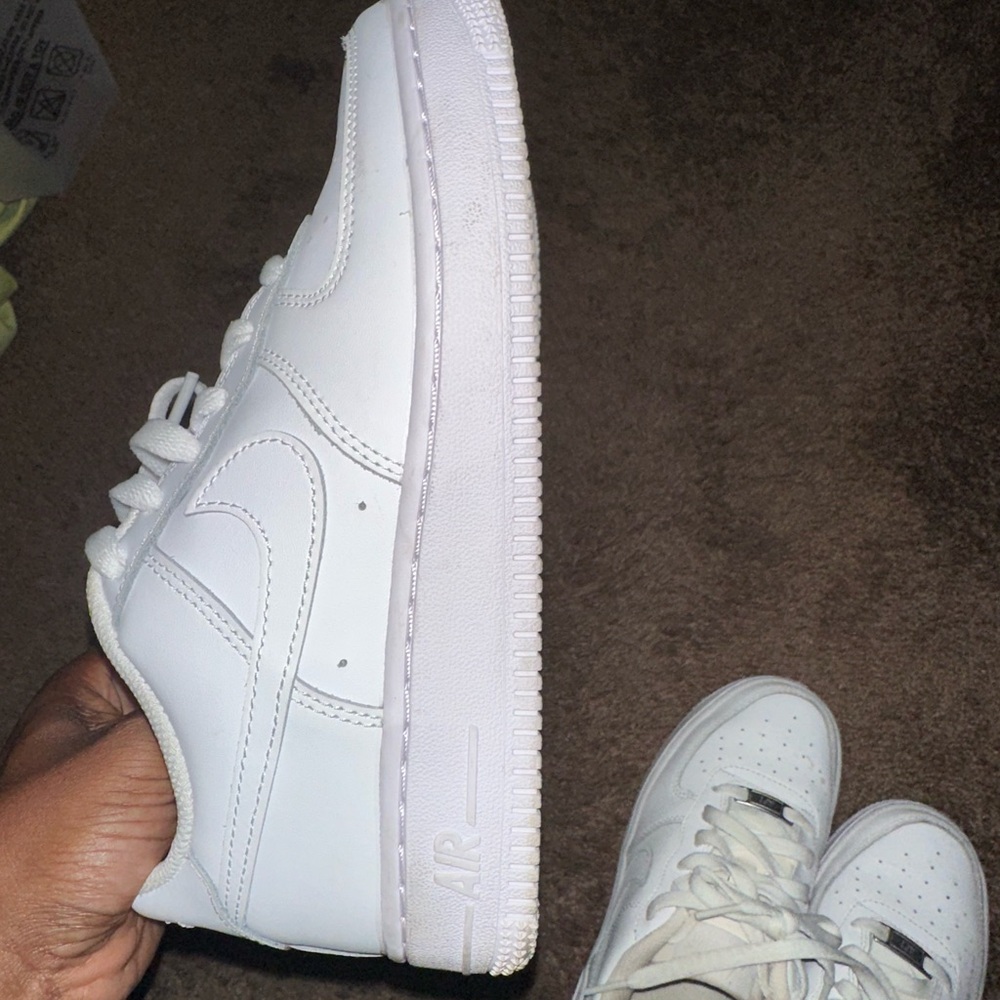 White kids AF1 Size 4 (6)